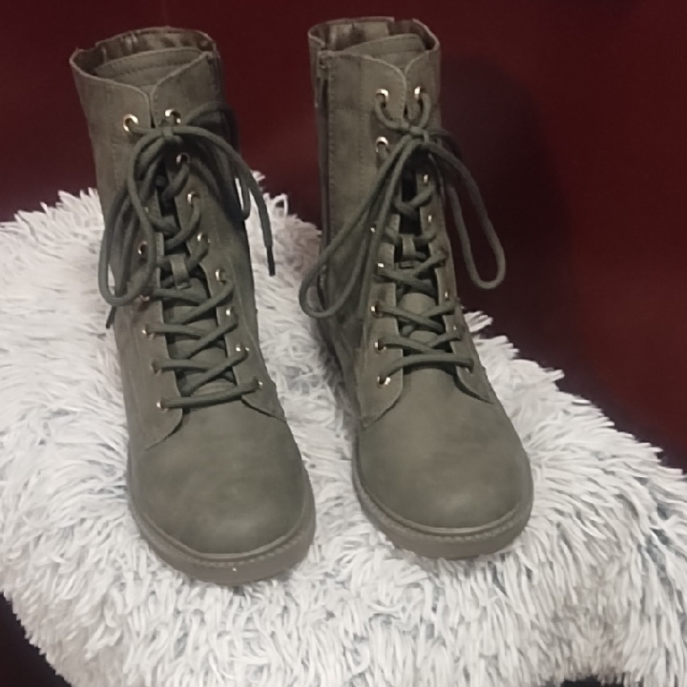 Women's Olive Lace-Up Combat Boots